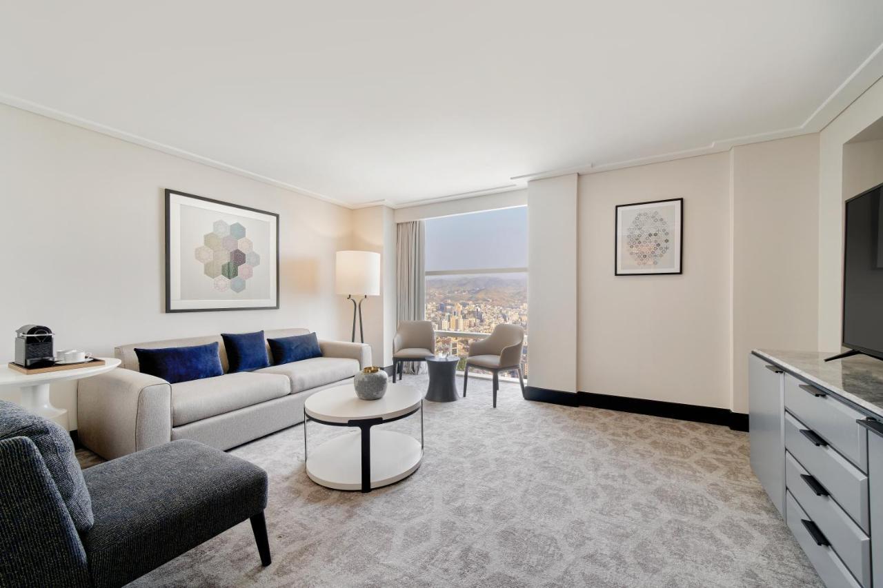 Address Jabal Omar Makkah Aparthotel Mekka Buitenkant foto A living room at The Ritz-Carlton, Boston