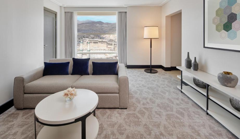 Address Jabal Omar Makkah Aparthotel Mekka Buitenkant foto A living room at the Westin Palace Madrid